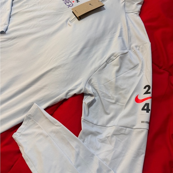 Nike Chicago Marathon Finisher Long Sleeve Shirt - Picture 4 of 8